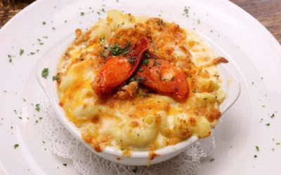 🦞Baked Lobster Mac 'N Cheese🦞
Buttered lobster meat smothered in a sherry cream sauce tossed with cavatappi pasta & finished wit…