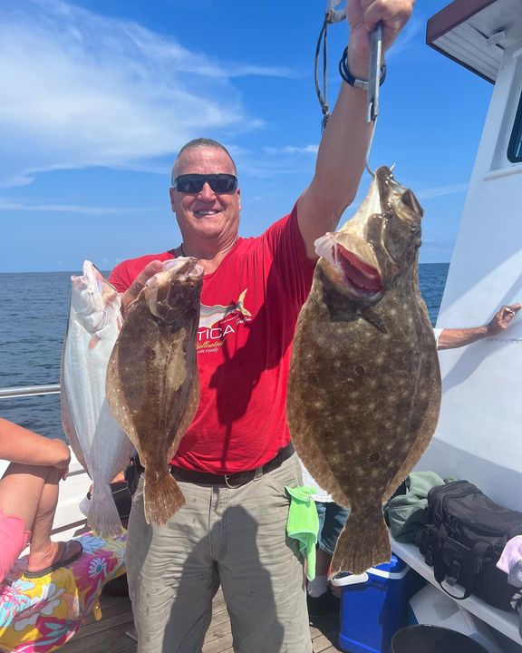 Jay shows off with a Fluke limit and the 4.55lb pool winner! Fluke and